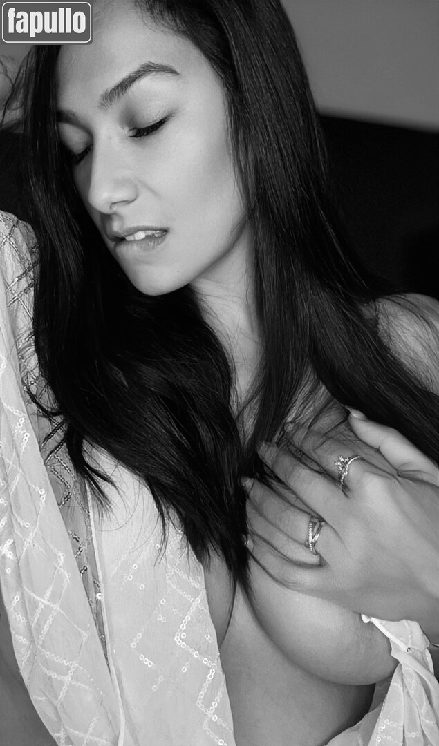 Delila Dez Claw