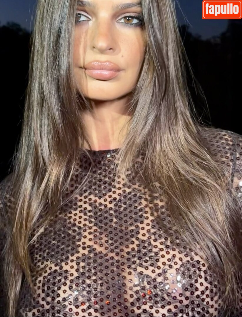 Emily Ratajkowski