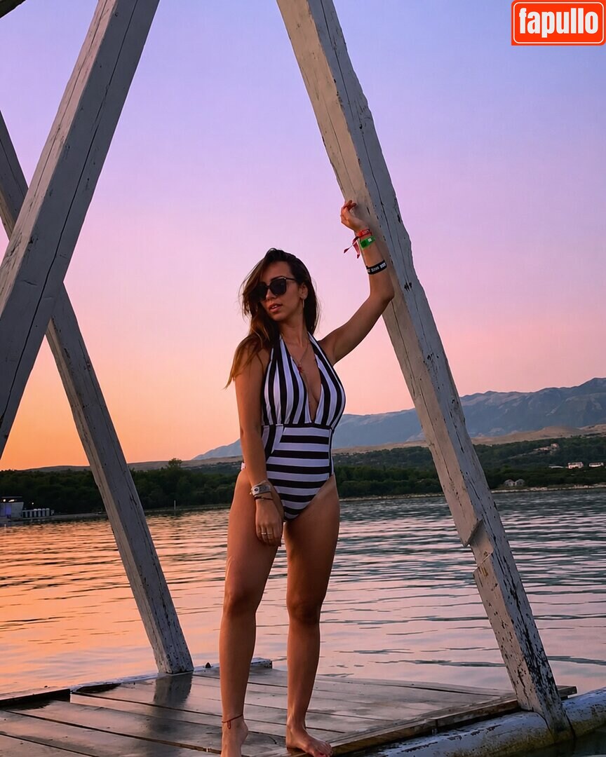 Lara Coxx