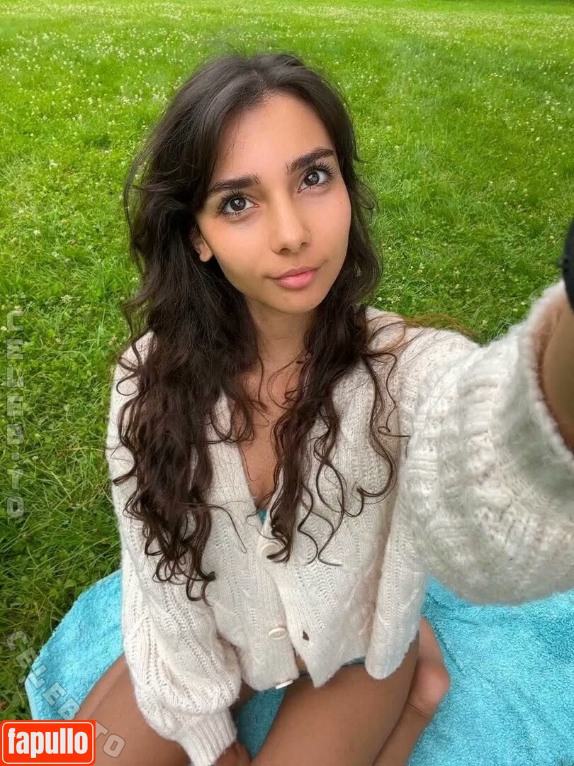 Sara Wolf